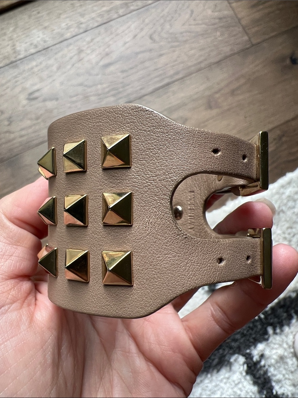 Valentino Rockstud Wide Cuff Beige - Picture 8 of 10